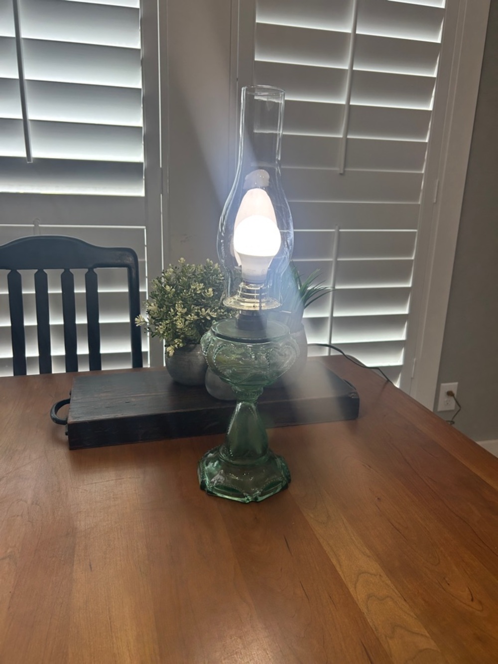 Vintage Seagreen Depression Glass Queen Of Hearts Oil Lamp - Picture 2 of 11